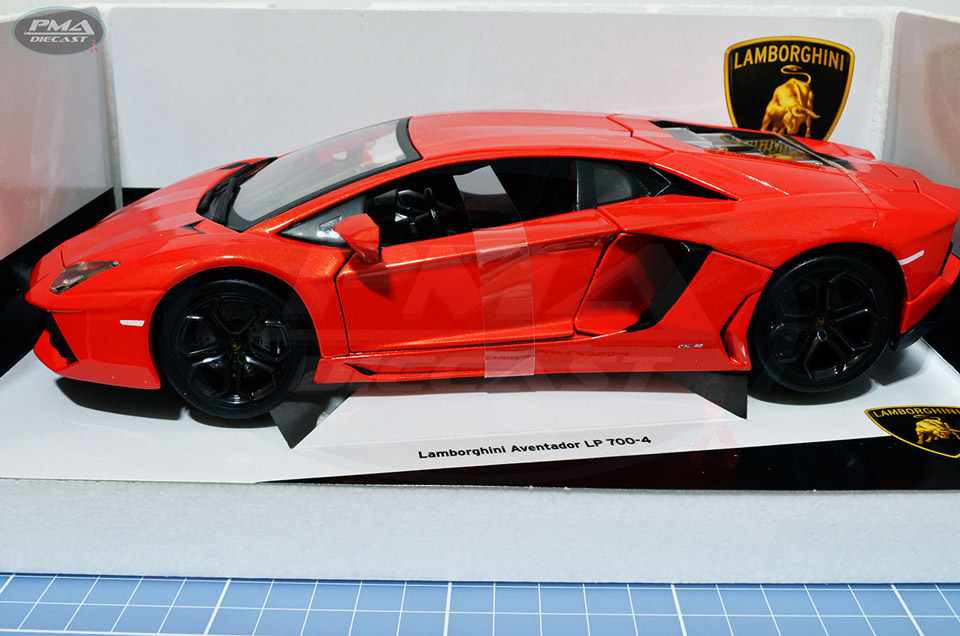  2011  LAMBORGHINI AVENTADOR LP700-4 1:18